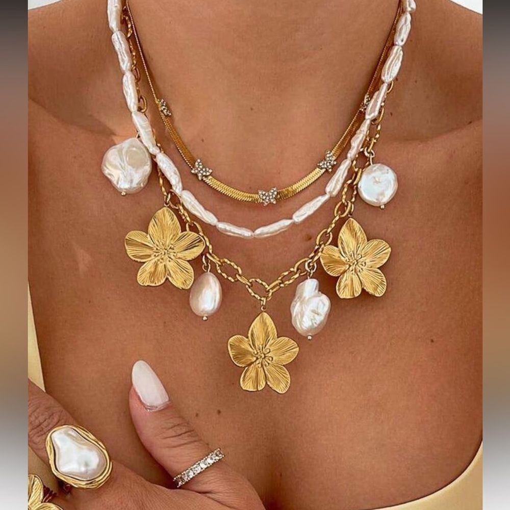 Gold Floral Charm Necklace A1456